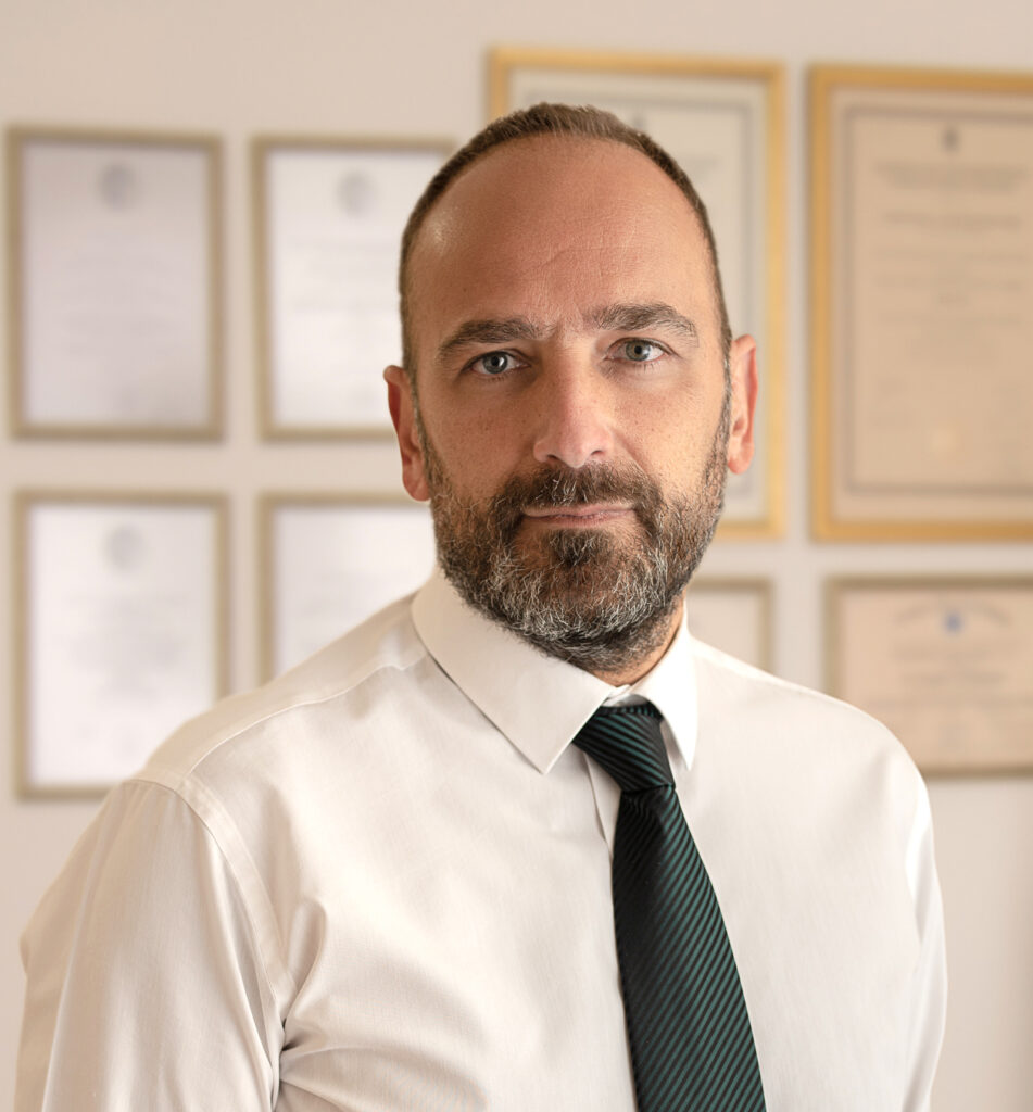 Panagiotis Zoumpoulis MD, PhD - Χειρουργός σπονδυλικής στήλης Dr Παναγιώτης Ζουμπούλης, Χειρουργός Σπονδυλικής Στήλης, Διευθυντής Κλινικής Παραμορφώσεων Σπονδυλικής Στήλης στο Metropolitan Hospital.